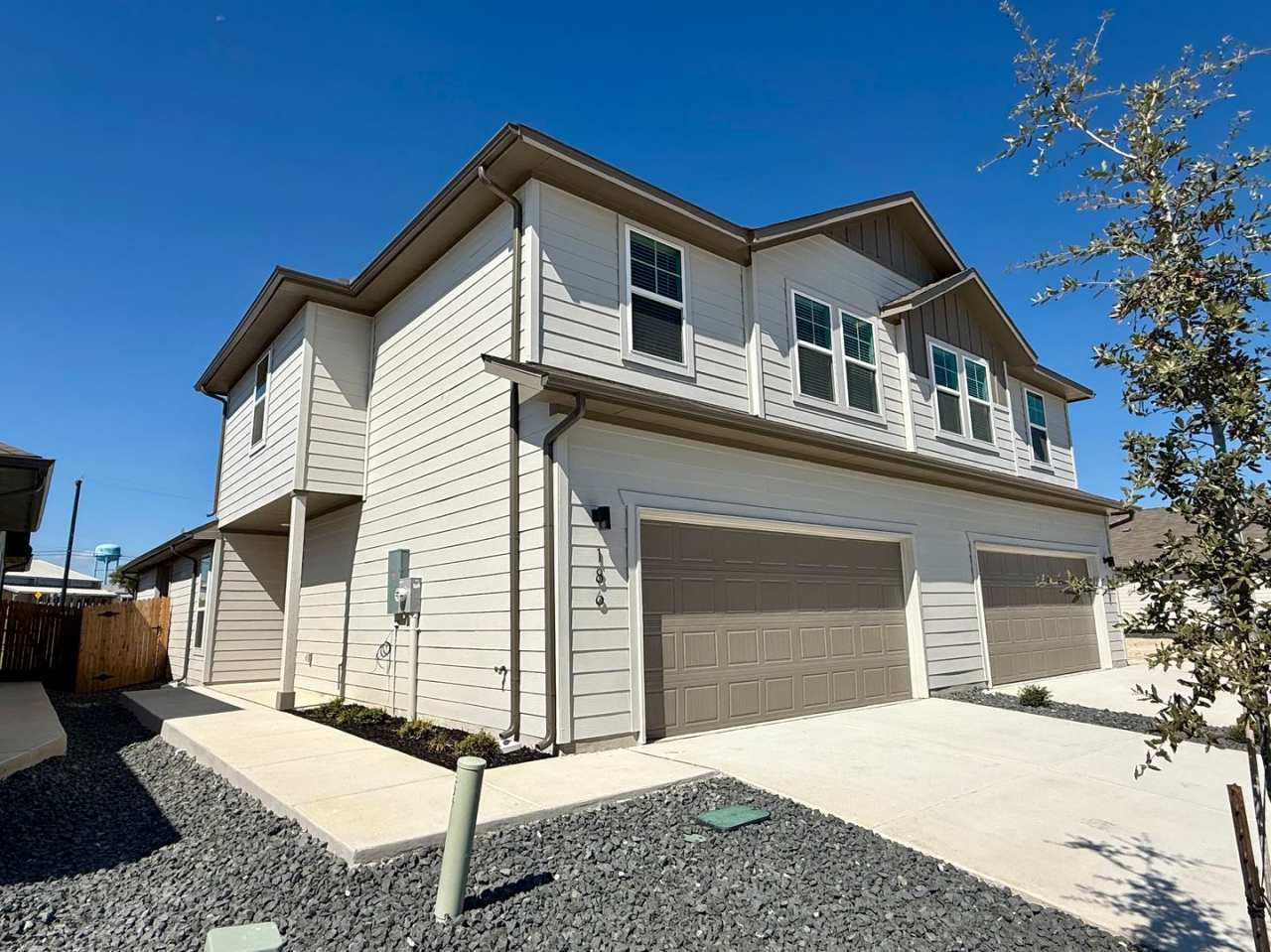 Want luxury living in the Far West ...Look no further...Amanda Park is it!