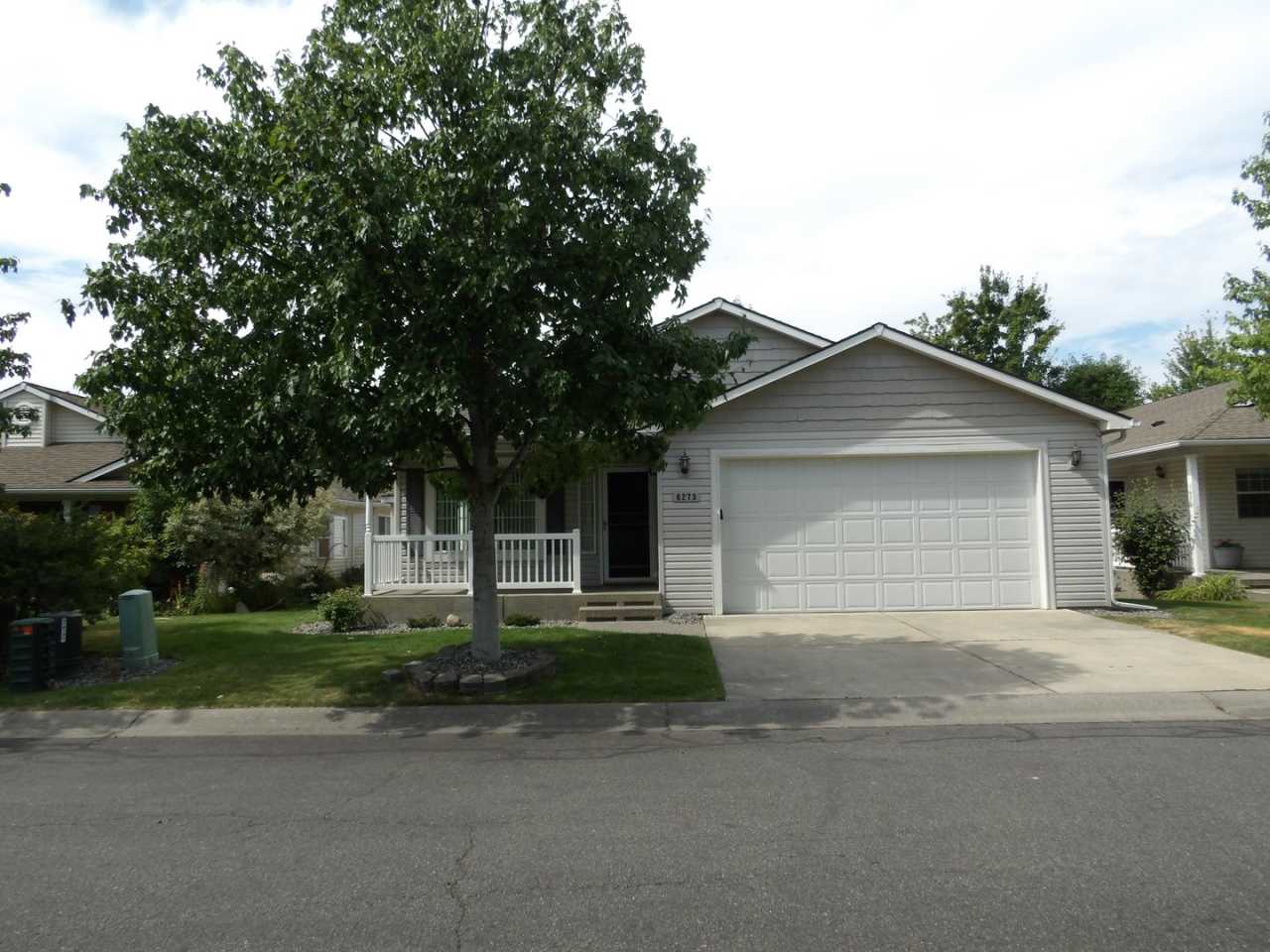 CDA Place Garden Home in Gated Community!