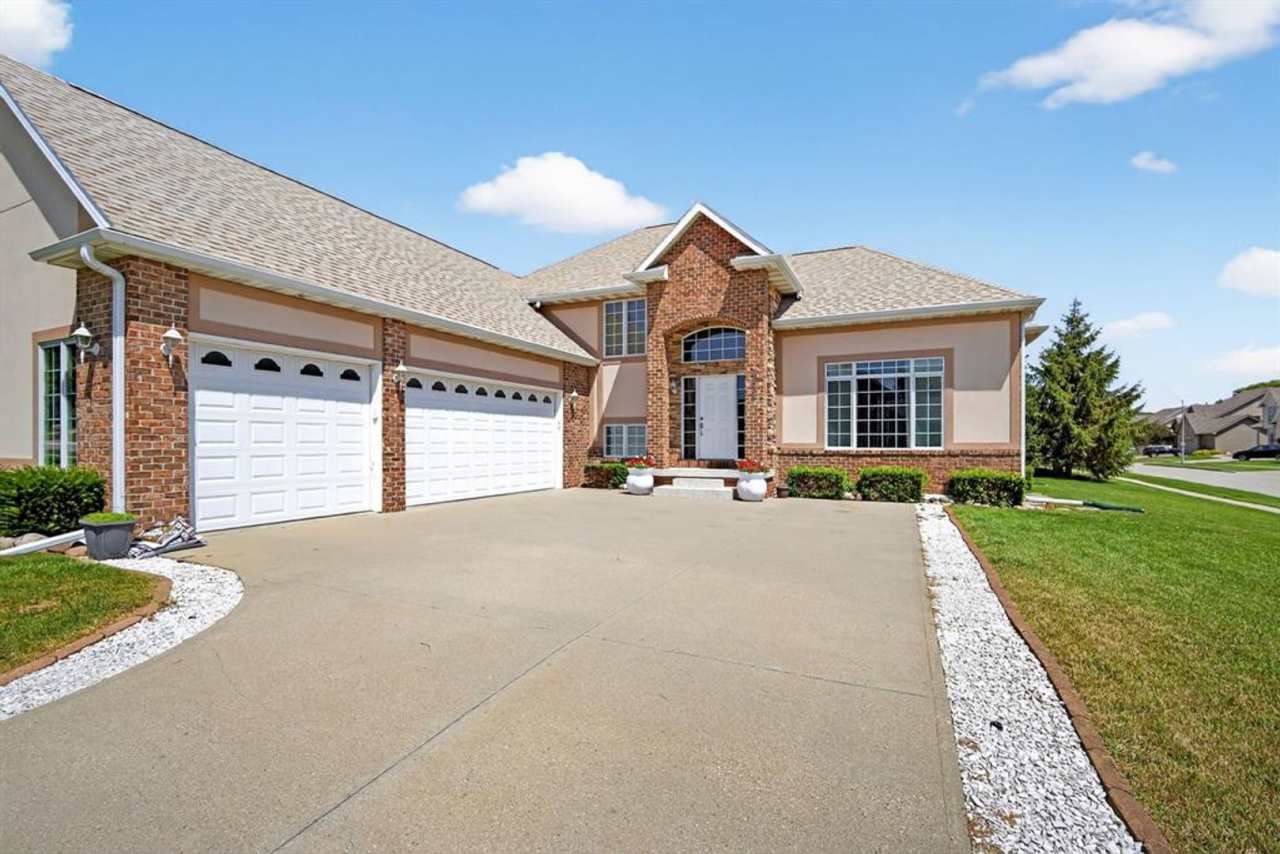 Spacious 5-Bed Walkout Home with Over 3,500 Sq. Ft. of Living Space