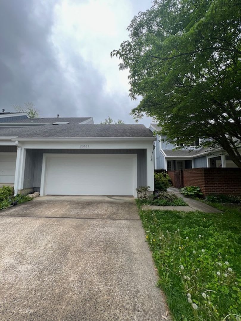 CHARMING TOWNHOME LOCATED IN HIGHLAND HALL MONTGOMERY VILLAGE