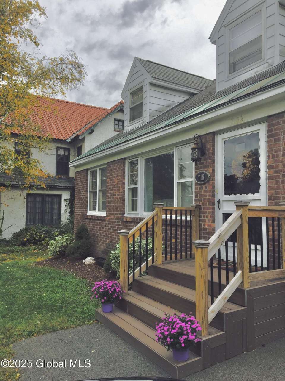 718 Western Avenue unit: A