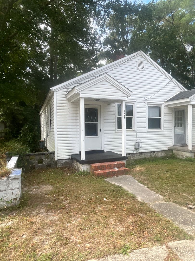 108 Brainerd Ave Fayetteville, NC 28301 ~2 WEEKS FREE RENT OFF FIRST FULL MONTH'S RENT~