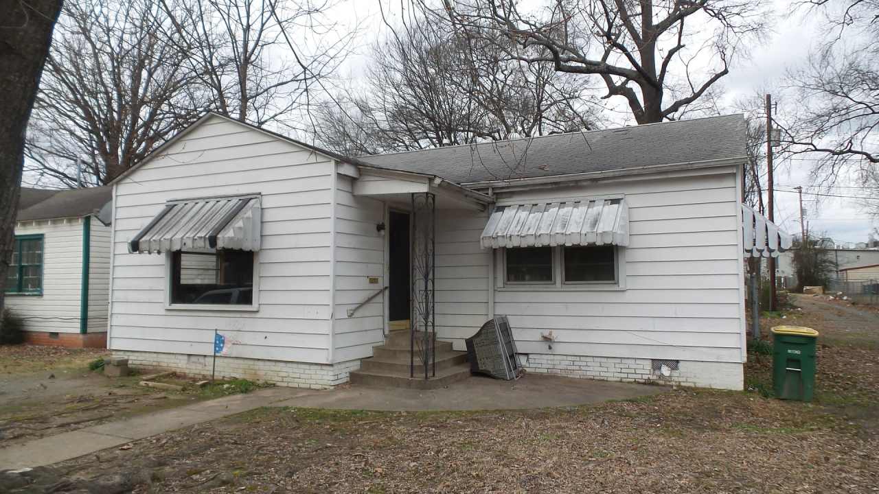 Welcome home to 813 W 37th in North Little Rock, for rent - *$0 Deposit Option Available- Please read the full description.*
