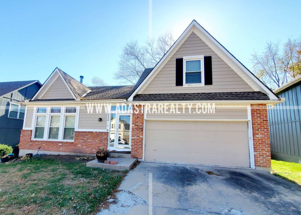 Gorgeous 4 Bedroom/3 Bath Home in Shawnee-Available NOW!!