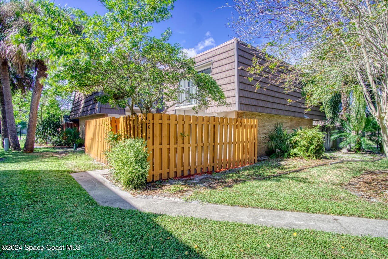 2014 Vista Oaks Circle NE