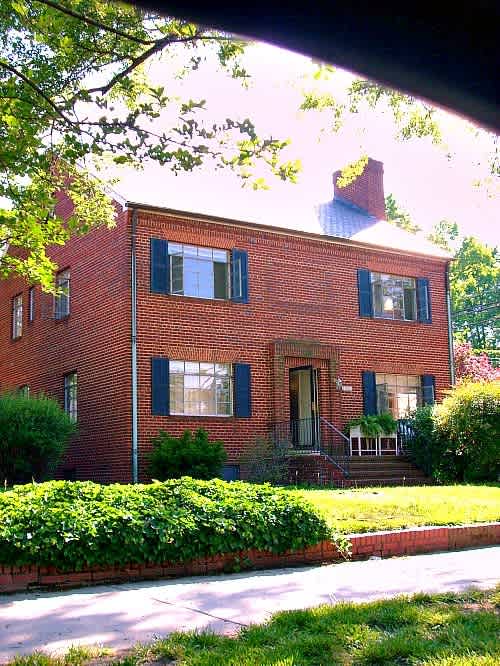 -- AVAILABLE APRIL 7TH -- 4 BR / 2.5 BA Home on Monument Avenue! No dogs, no undergraduates. AVAILABLE APRIL 7TH.