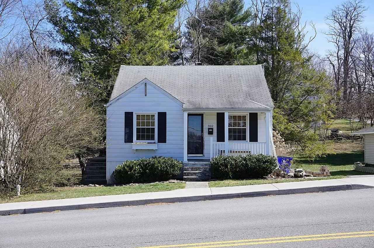 Three Level Home Near Campus