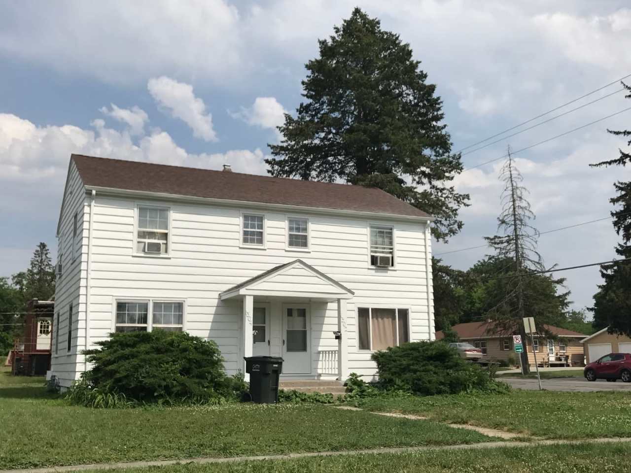 AVAILABLE AUGUST 1st! 2 Bedroom Duplex w/ Garage  Basement- 1302 Harding Avenue