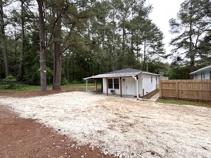 961 Robertson Street