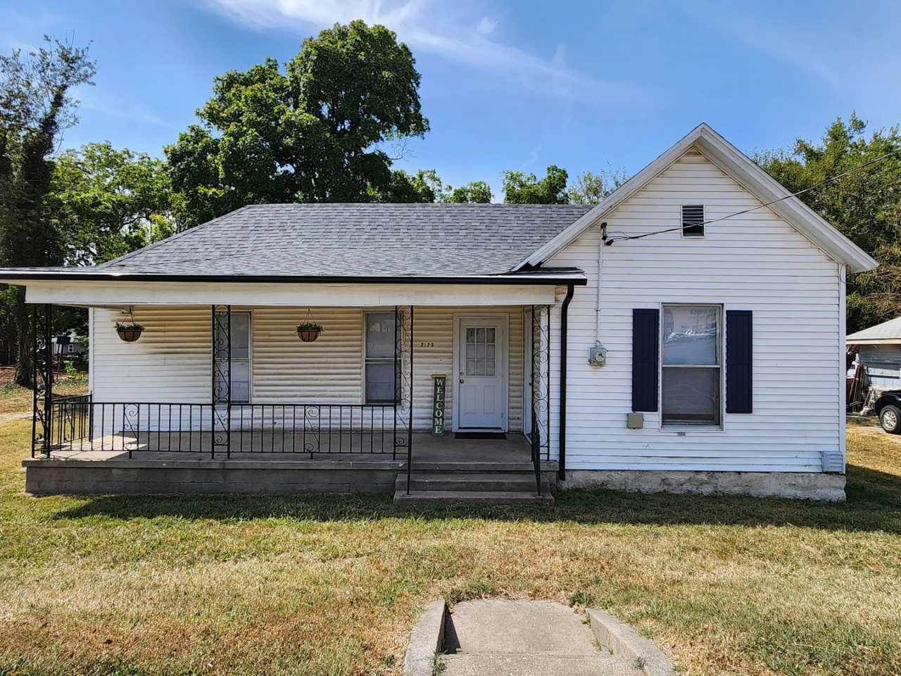 Spacious 3-Bedroom, 1-Bathroom Home AVAILABLE NOW!!