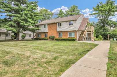1613 Lyndhurst West - B