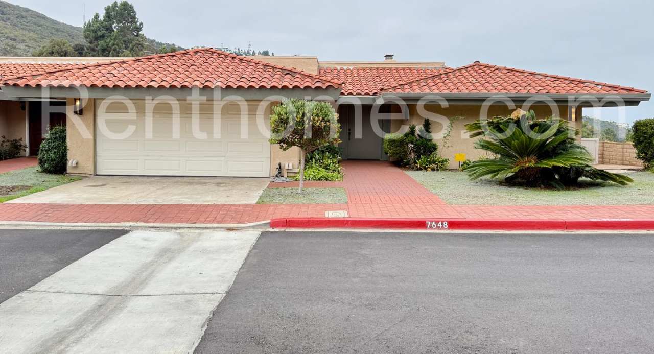 La Jolla, 7648 Cmto Coromandel, Panoramic Ocean Views, Viking Appliances, 2 Car Garage with Opener.