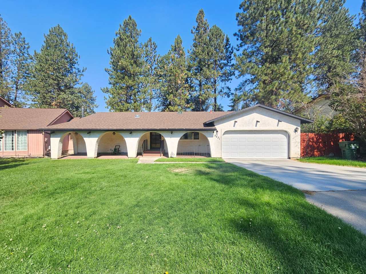 $2,595 - 4 Bed / 3 Bath Home with Fully Fenced Backyard in North Spokane ($1000 Off First Month Rent)