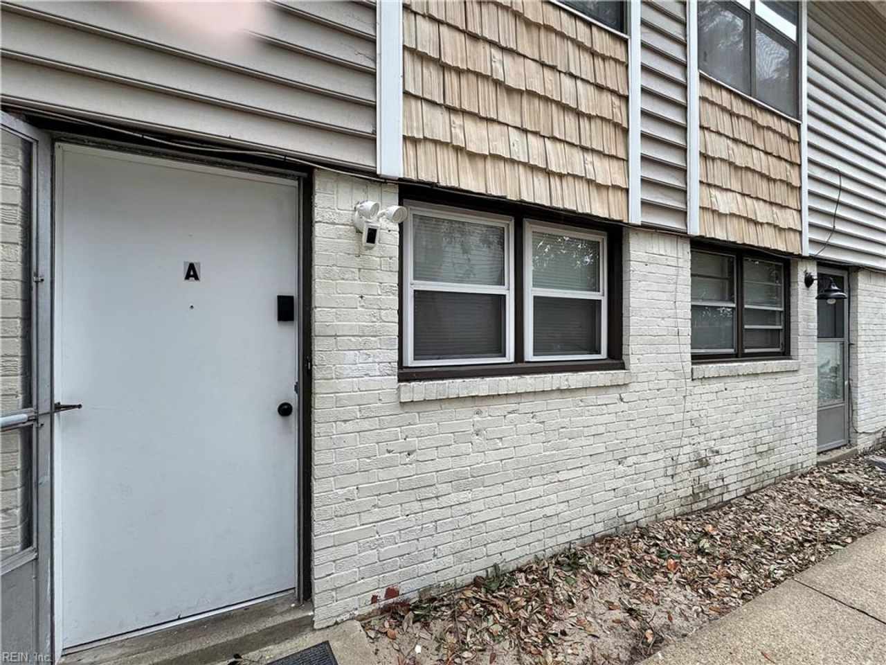 FOR RENT - BEACH LIVING!