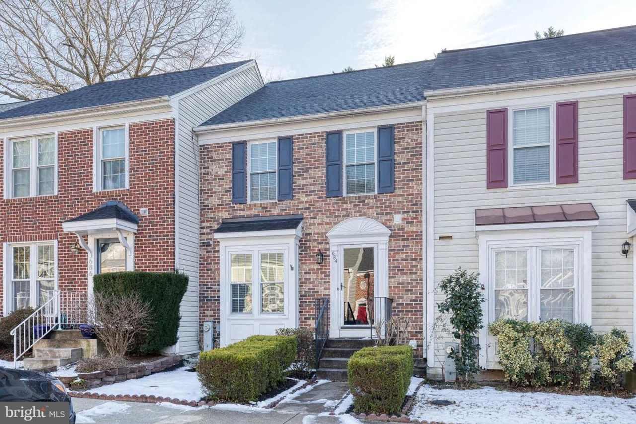 Welcome to Lions Gate, a 3bd 2.5bth home in a highly sought-after community in the heart of Odenton