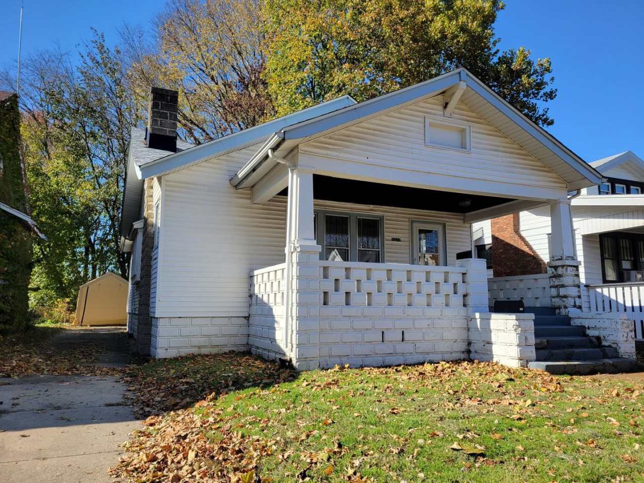 Welcome to this charming 2-bedroom, 1-bathroom house located in the desirable Peoria, IL