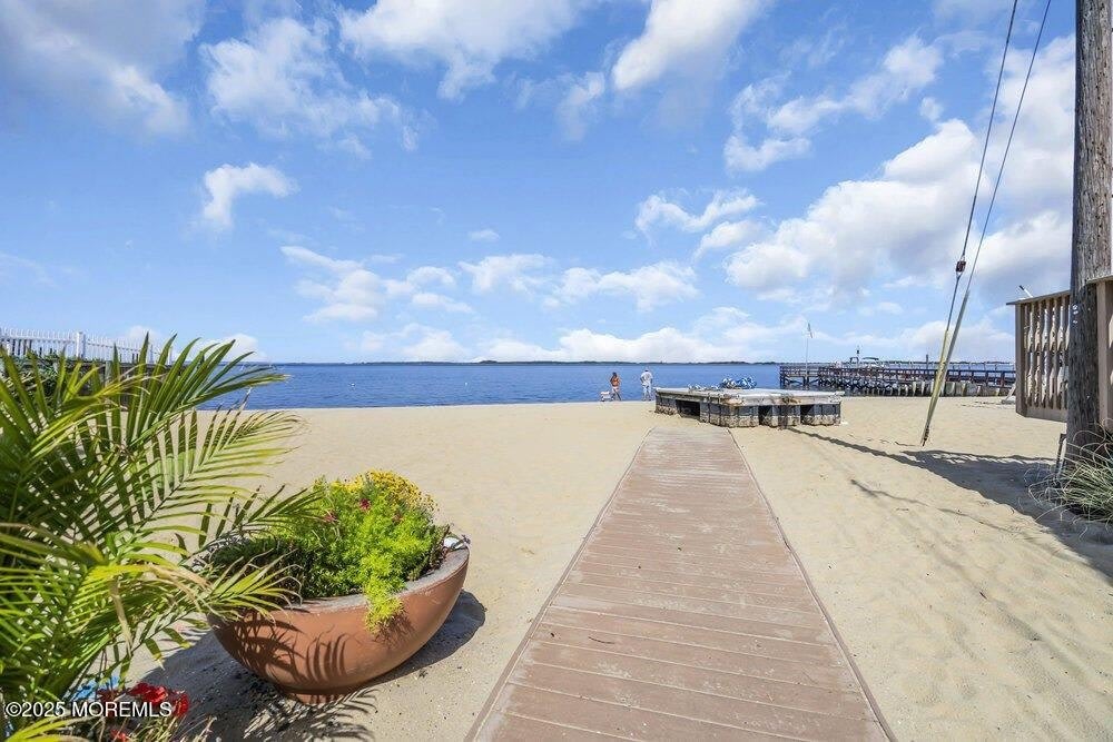 7 Gravelly Point Road