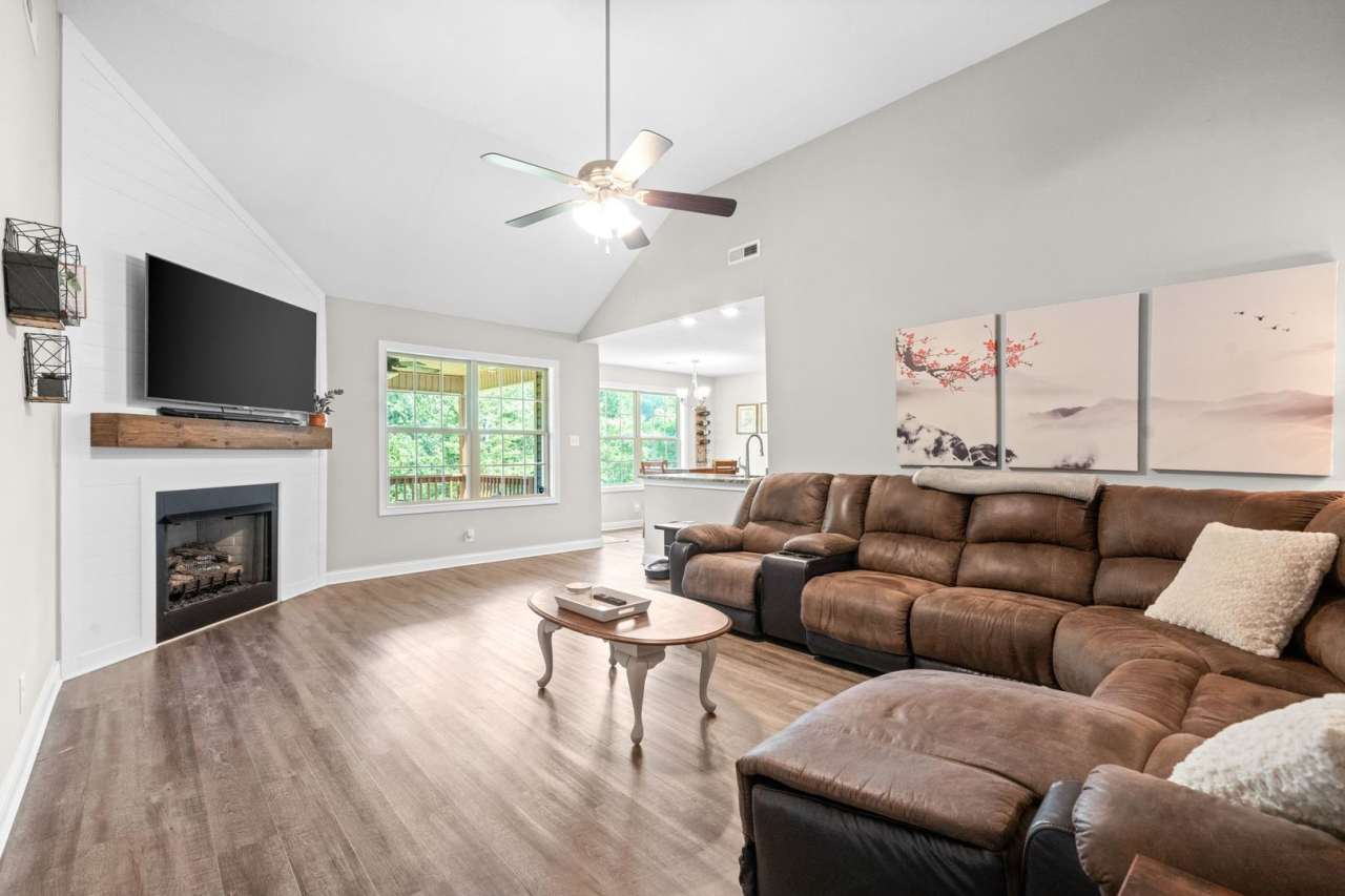 3 Bed 2 Bath Home For Rent Near Downtown Clarksville!