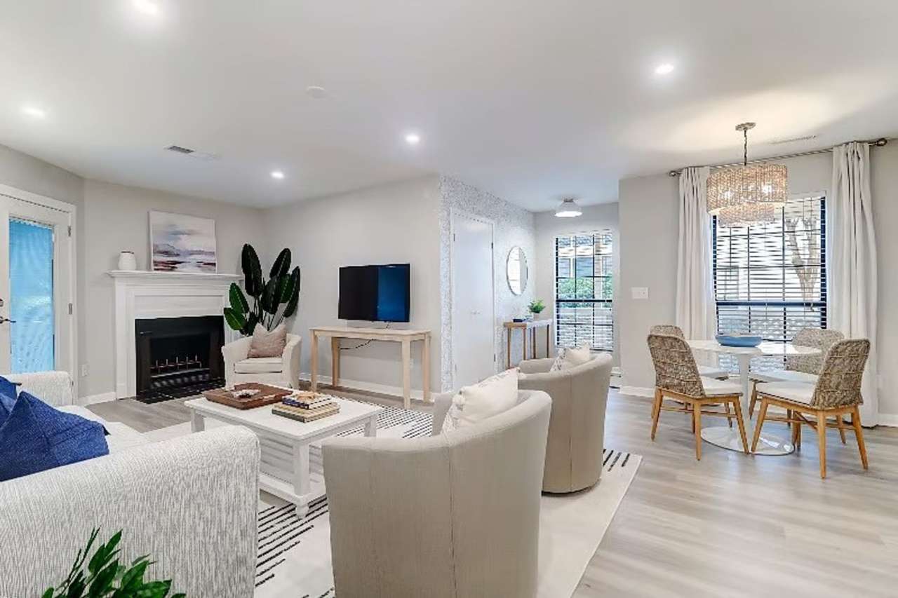 2BD/2BA Town Home Mount Pleasant Fully Furnished - Available Feb 1st, 2026 LEASE TERM NEGOTIABLE