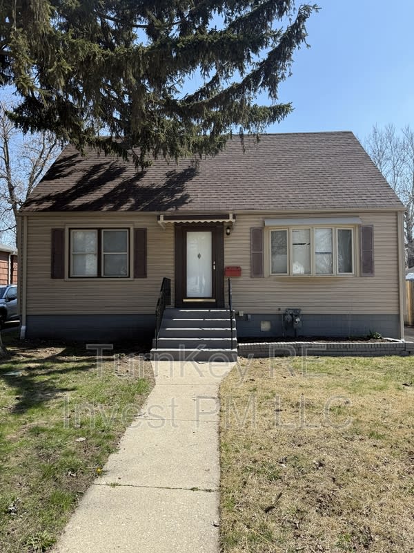 18343 Oakwood Avenue - 1