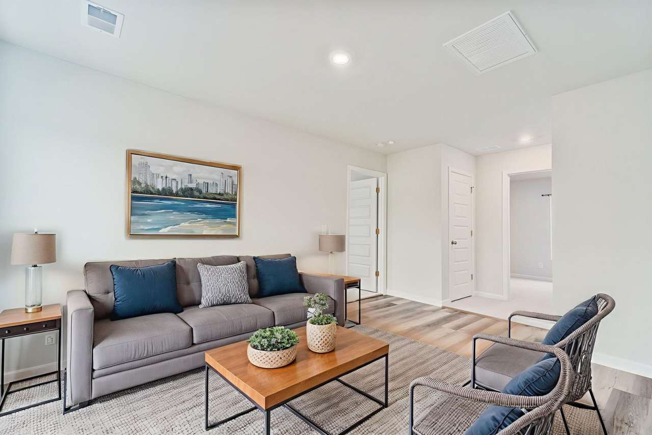 Bright  Spacious Living in Charleston’s Grand Bees!