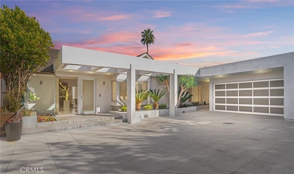 13741 Mulholland Drive 1/2