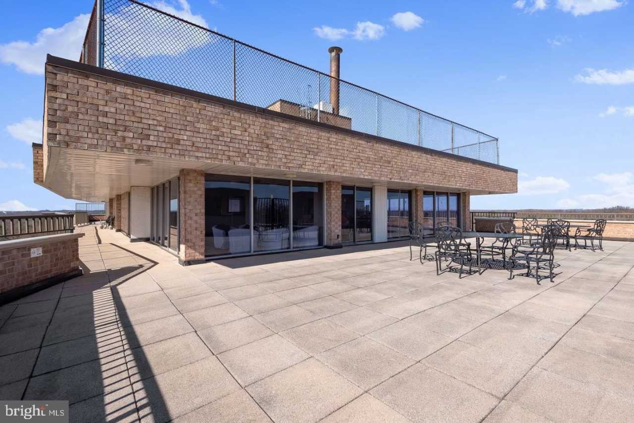 3333 UNIVERSITY BOULEVARD W