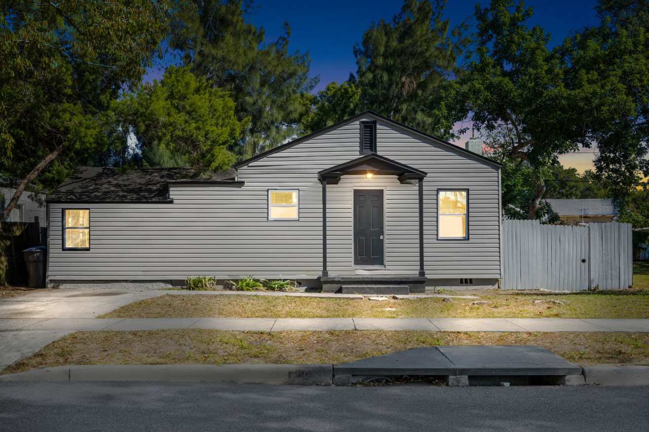 Large 4 bed/1.5 bath House  Section 8 Accepted , Drive by  Apply for just $25** Move in by November 30th and get January Rent Free**