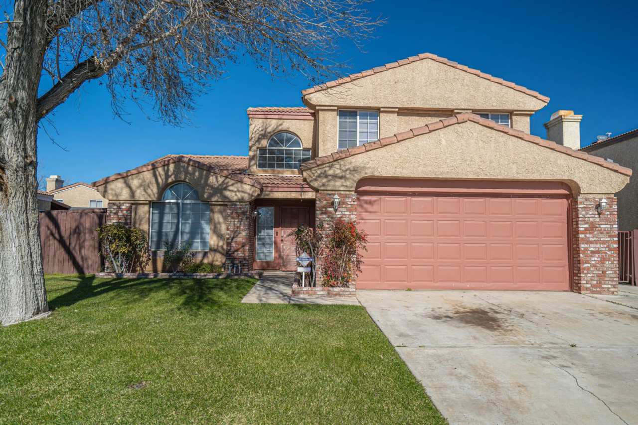 Beautiful 4 Bedroom Lancaster Home with Desirable Amenities!