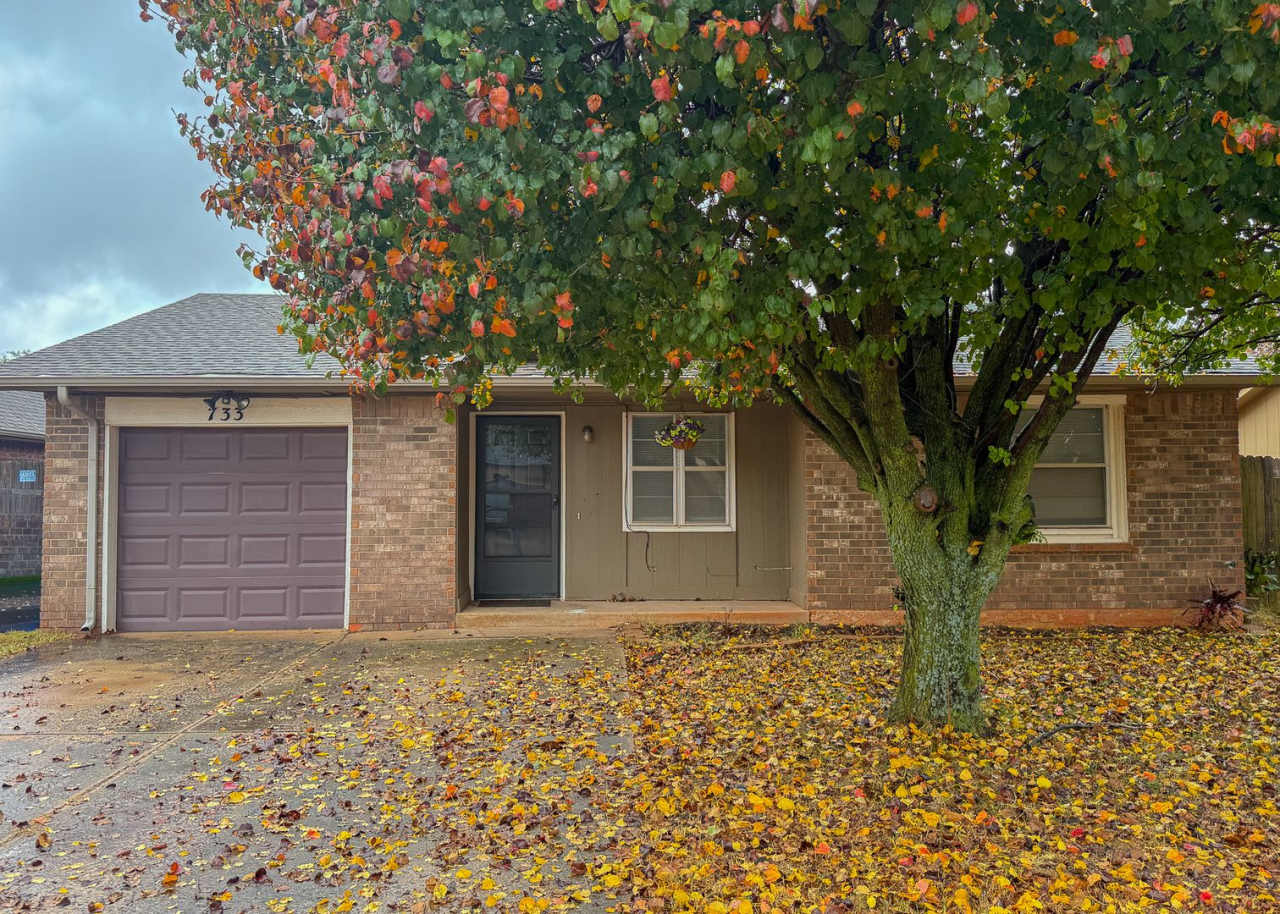 Mustang Schools – 3 Bedroom Home with Garage