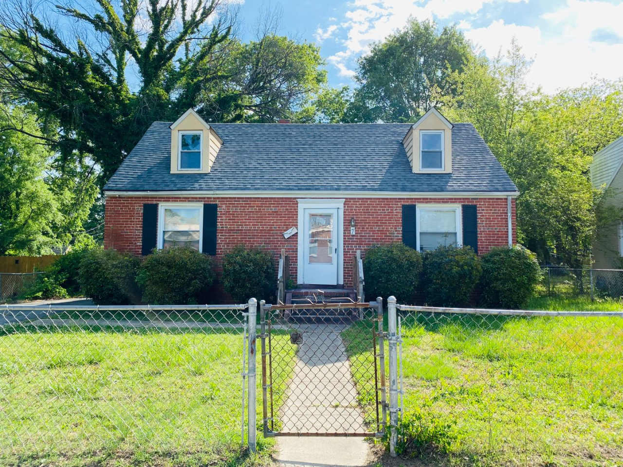 Adorable 3bdrm/1.5bth Cape-Cod Located in Richmond's Southside!! **NEWLY RENOVATED**