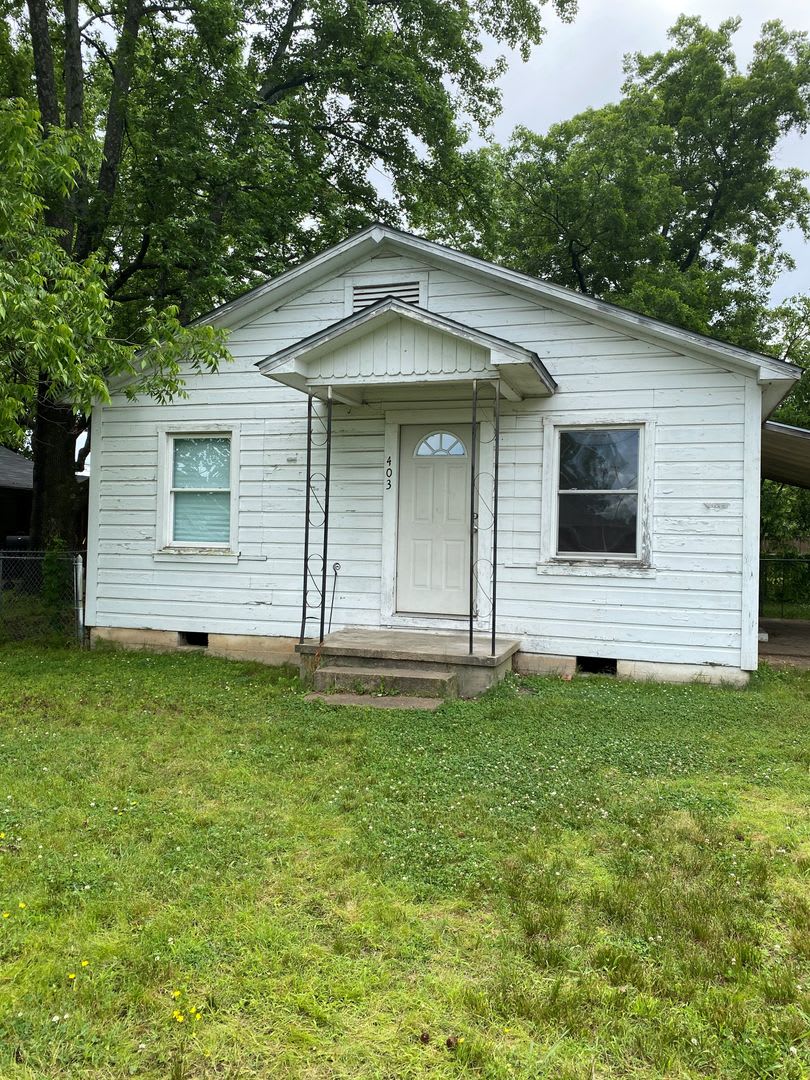 Come look at this 2 bedroom 1 bath home