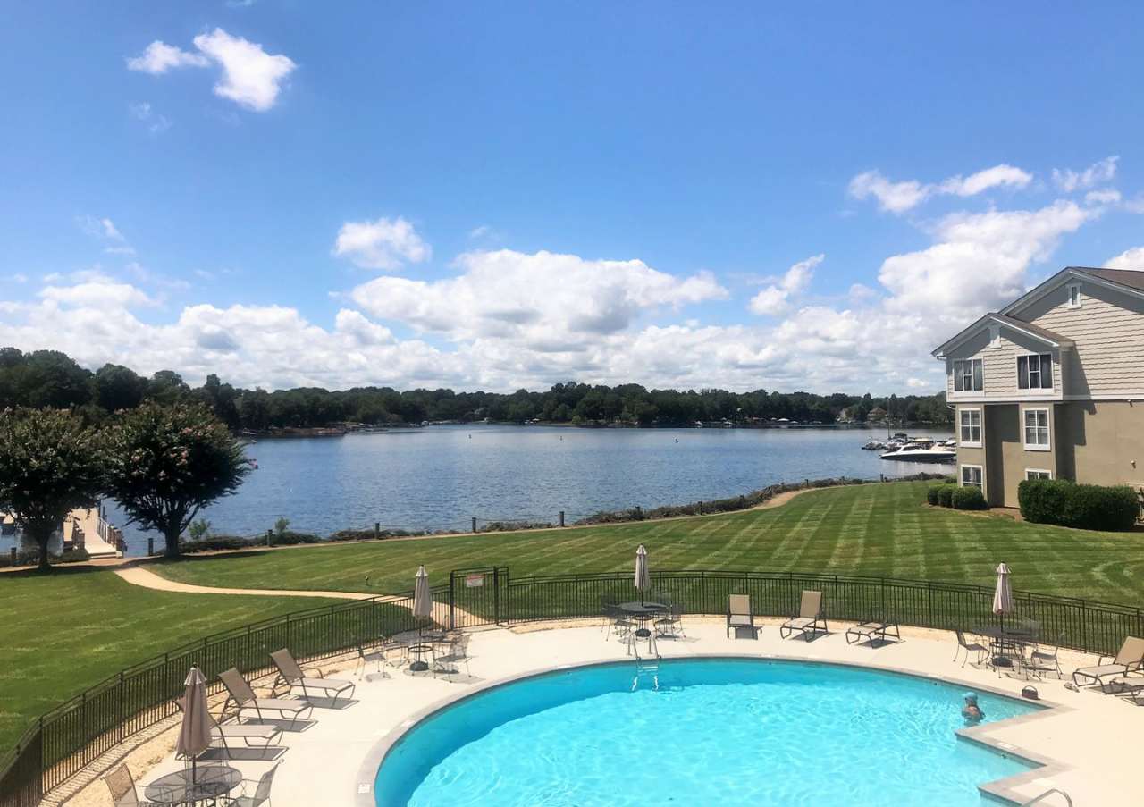 2BR Waterfront Condo in Davidson. Enjoy Beautiful Year Round Lake Views!