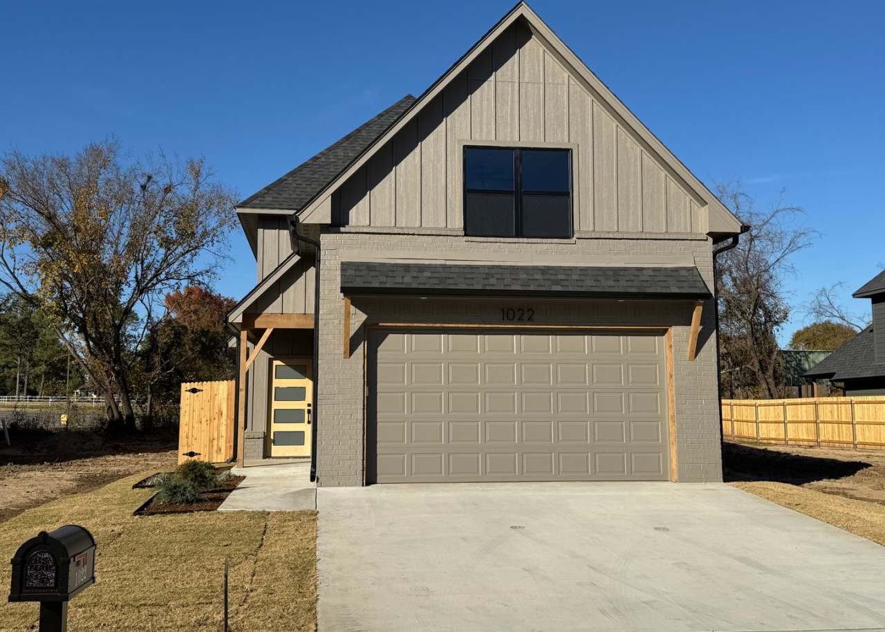 New Construction - 1st MONTHS RENT FREE - 4 bed - 3 bath - 2 car with fenced yard!