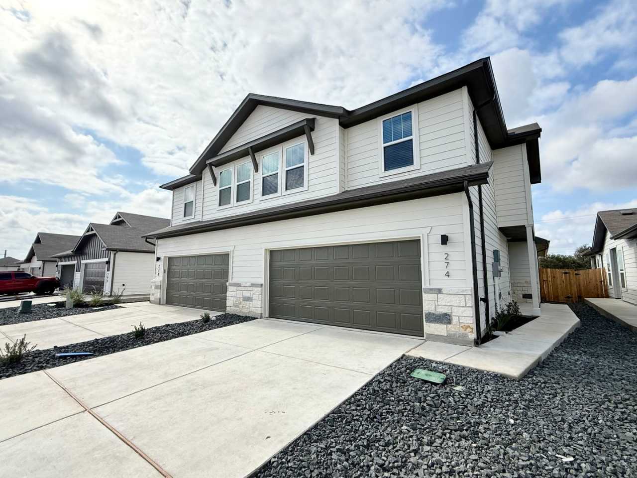 Want luxury living in the Far West ...Look no further...Amanda Park is it!