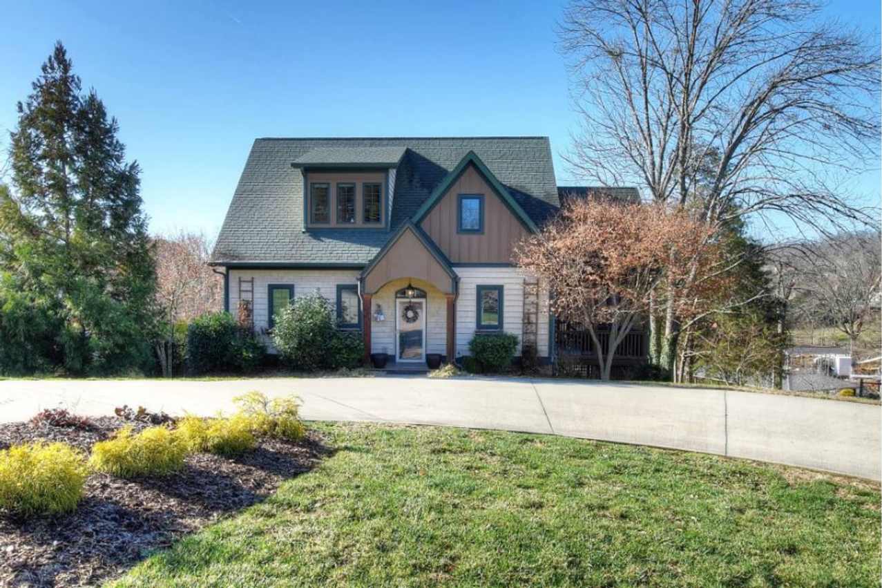 GORGEOUS LAKE HOUSE! 3 Bedrooms/3.5 Baths on Boone Lake, Private Dock, Fireplace  More! $3,900 monthly