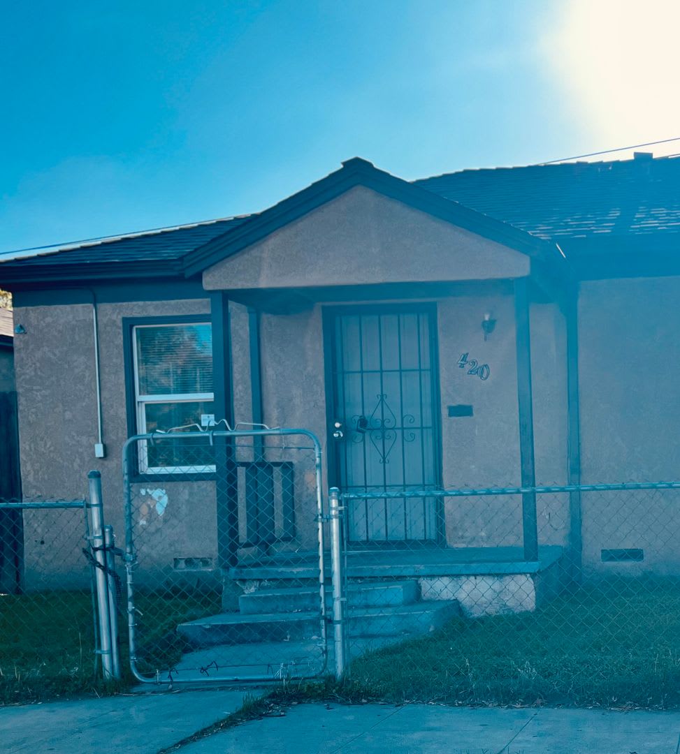 Roomy 1 Bed/1 Bath home with laundry hook ups.