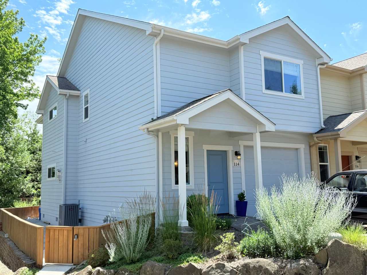 Elegant Townhome – 2 Primary Suites, balcony  Scenic Views!