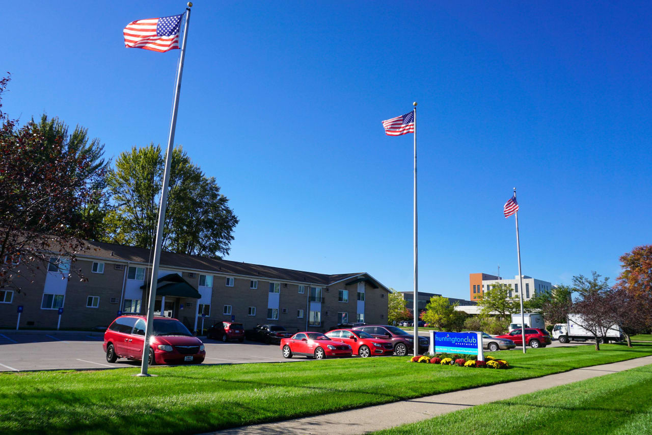 Huntington Club Apartments