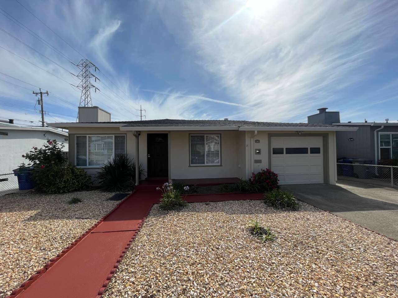 Don't miss this beautiful 3/1 Home in SSF