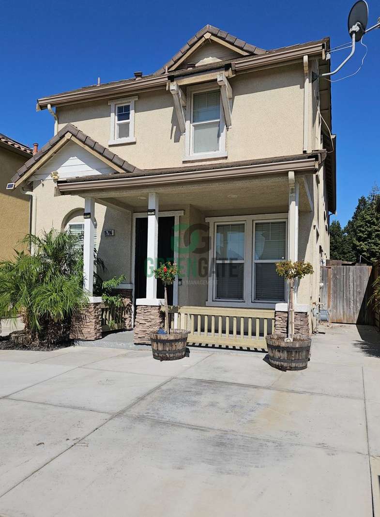 Solar power included. Gorgeous 2-Story Lathrop home move-in ready! 15796 Fairview Way