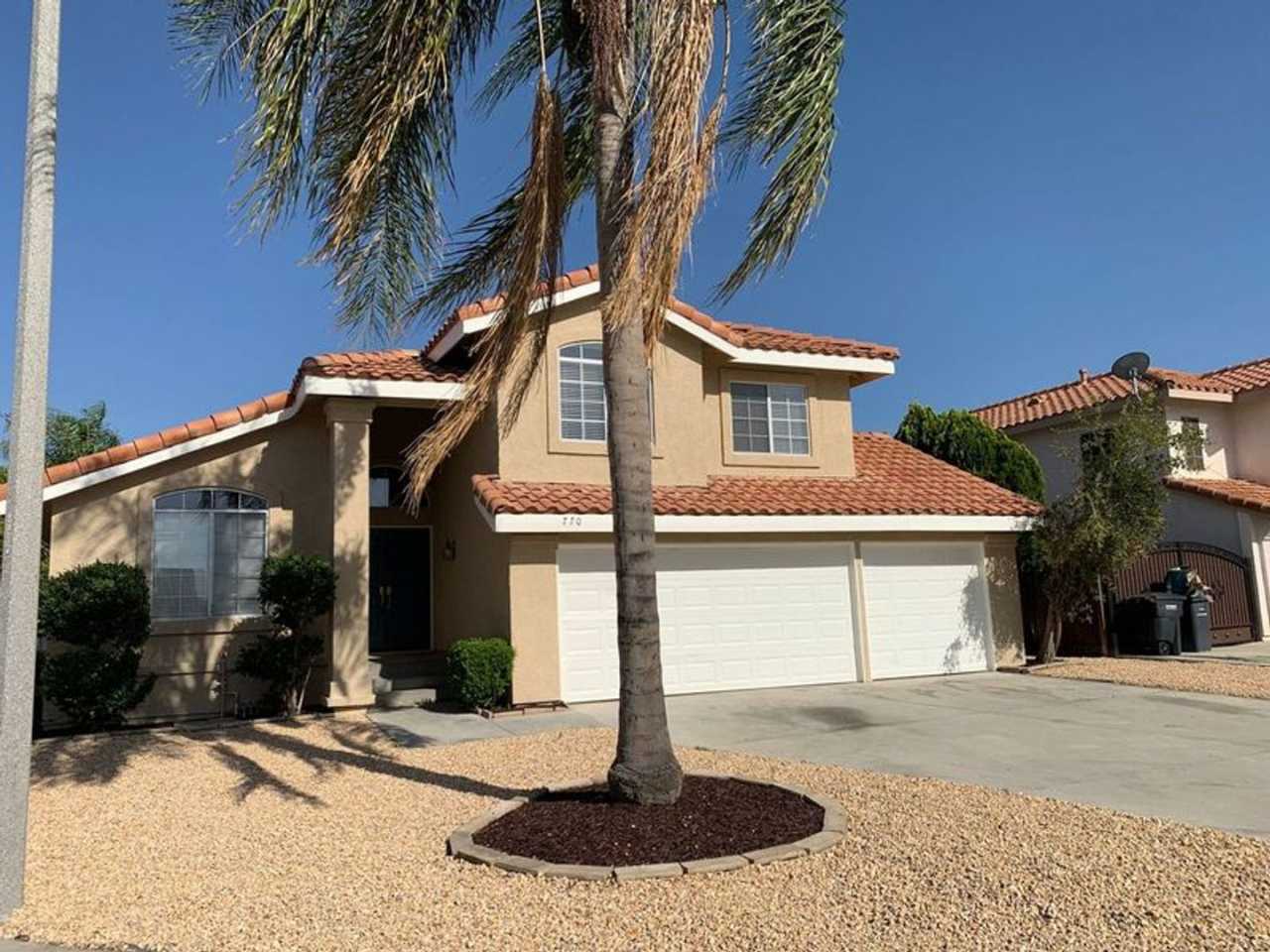 4 BEDROOM POOL HOME!