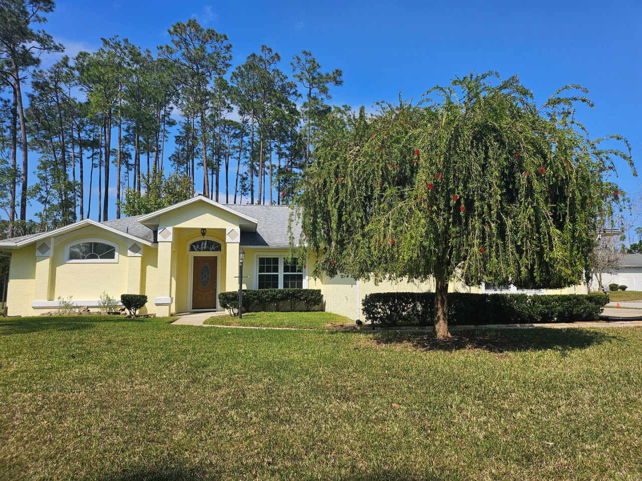 Lovely 3 Bedroom 2 Bath in desirable area of Palm Coast!