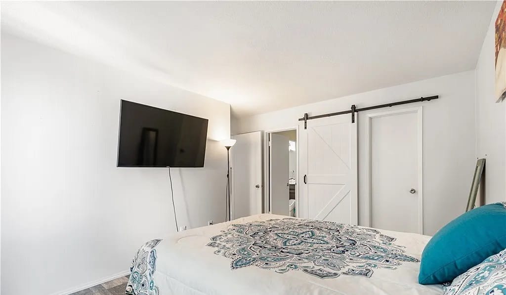 8601 International Ave