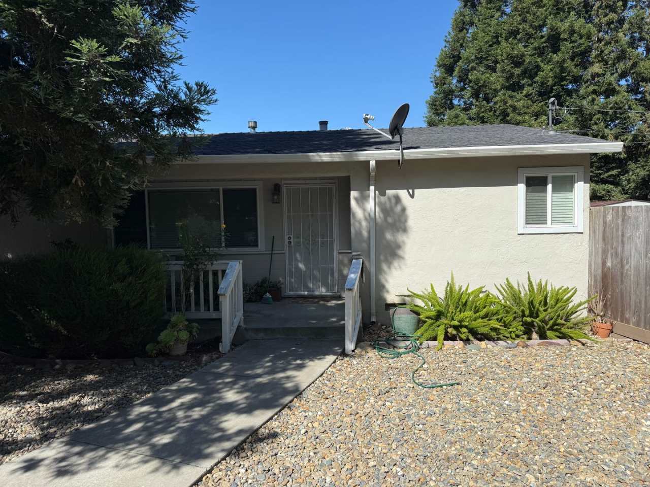 CHARMING SINGLE STORY AT END OF CUL DE SAC IN CONCORD!