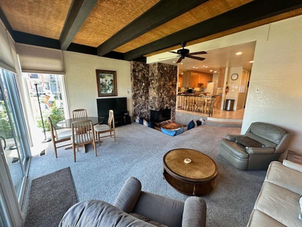 Condo with beautiful channel views and boat slip available for a Winter or Summer seasonal 3-6 month lease! Call to inquire today!