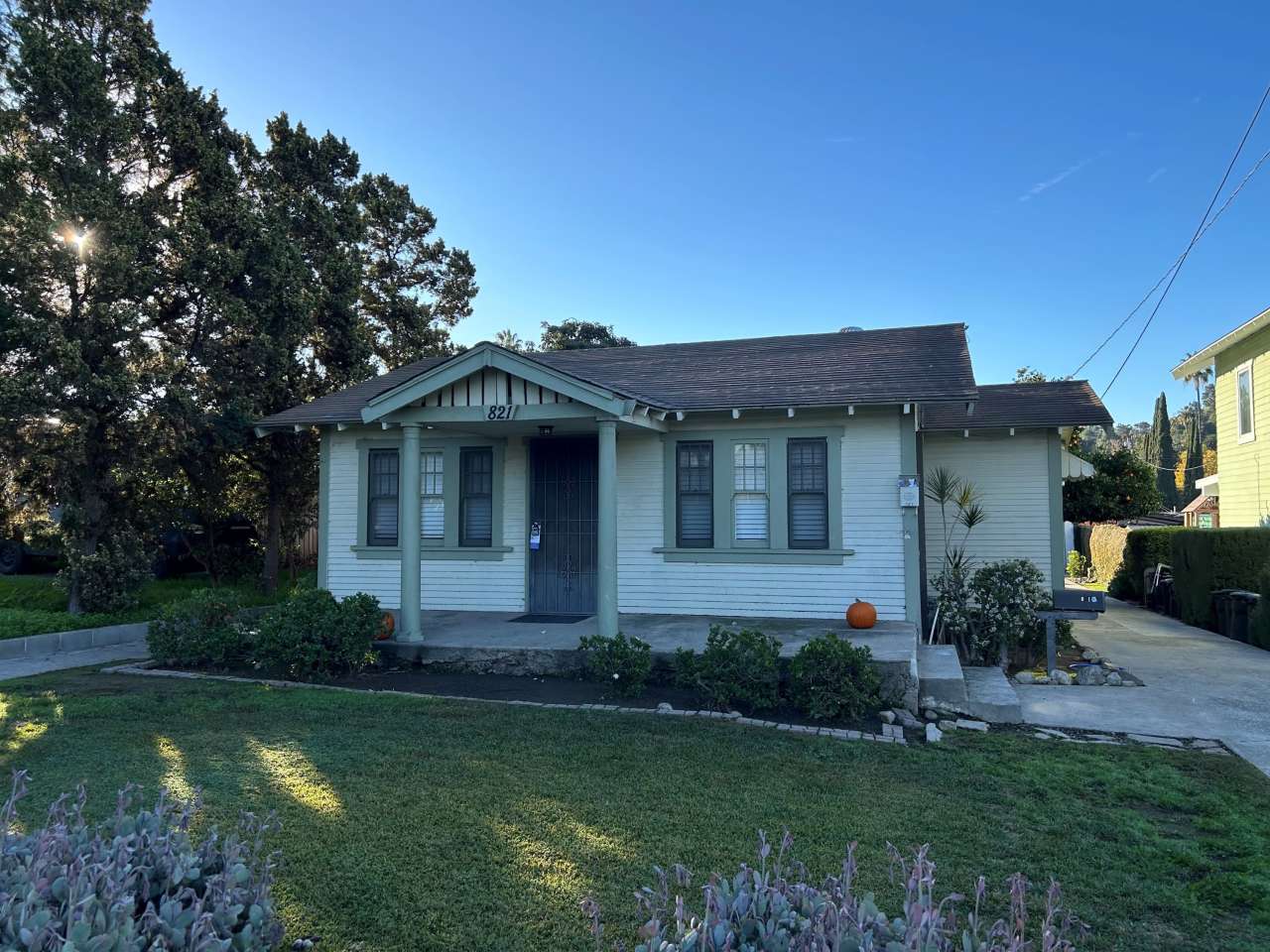 821-821 1/2 El Centro Street - 821