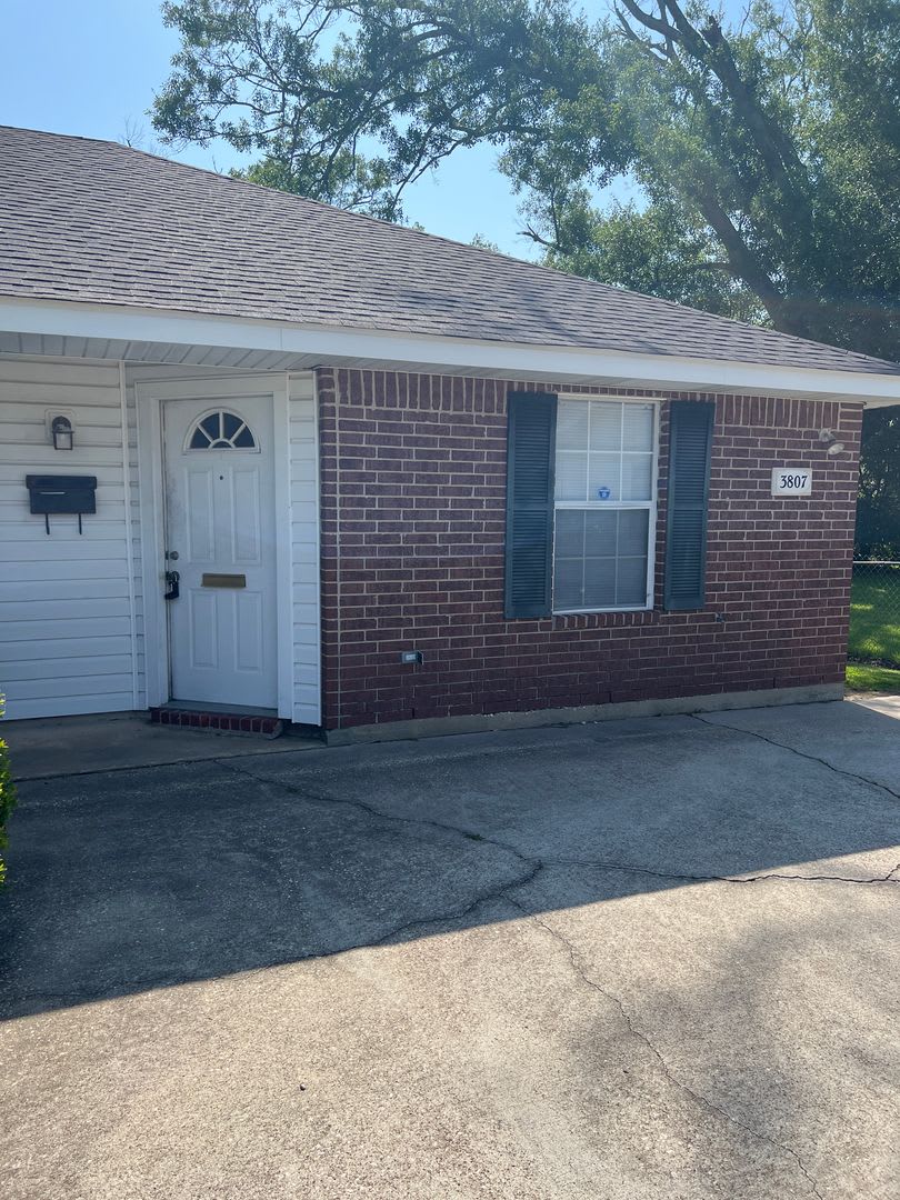 2 Bedroom 2 bath apartment for lease