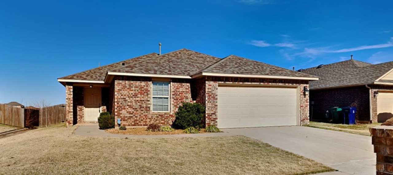 Very Nice 3 Bedroom House in Yukon Schools