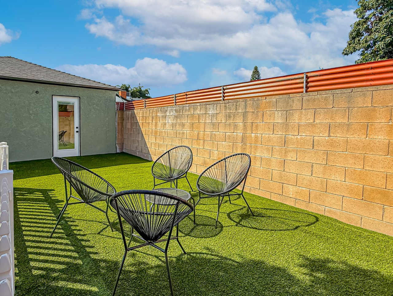 Pet friendly 1+1 w/dishwasher + in-unit laundry available!